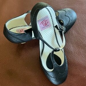 Pin Up Couture black T strap 50’s 60’s rockabilly nwt heels size 10